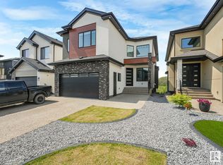 120 38th St SW, Edmonton, AB T6X2W3