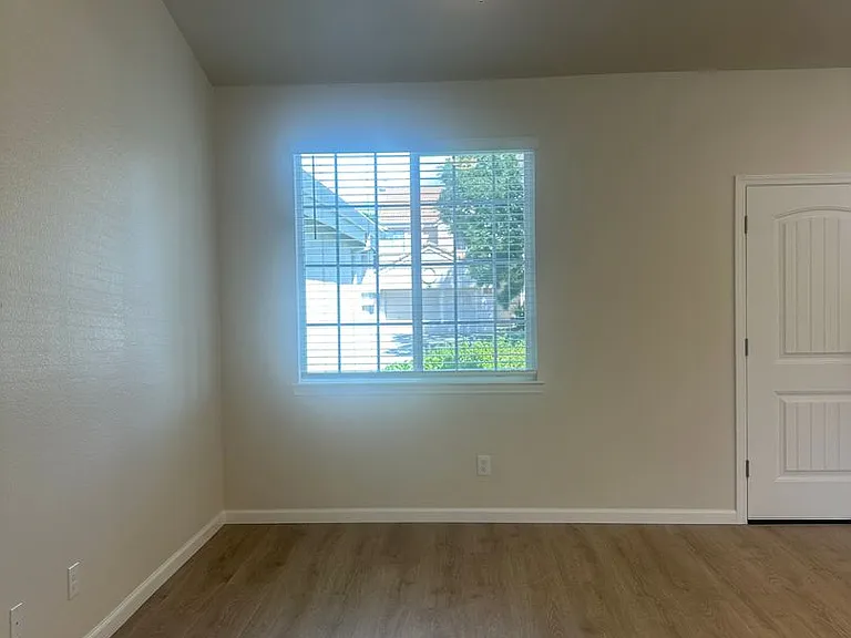 660 Fox Pointe Rd — Photo 2