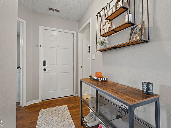 3rd image of 9925 Cedarstone Ln