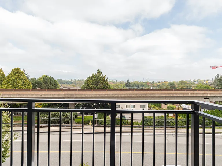 3655 Victoria Dr — Photo 23