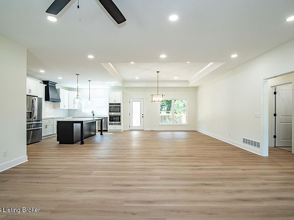 4th image of 707 Roswell Dr