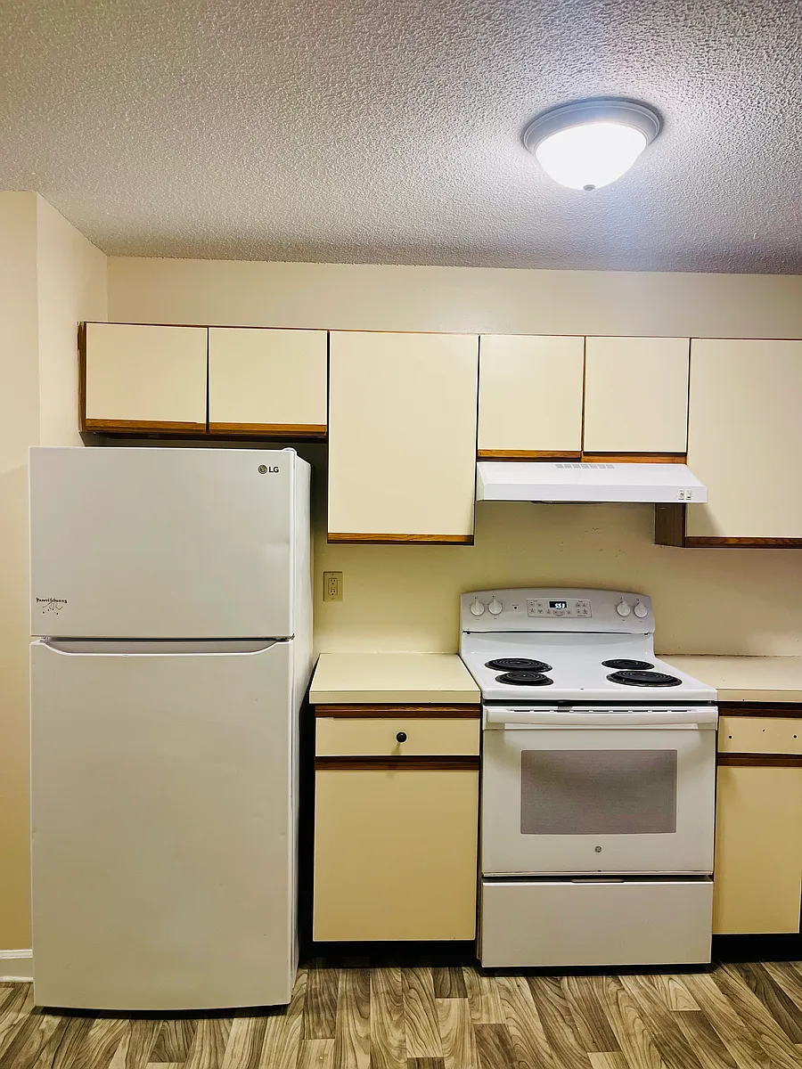 Building Photo - 96 Ethan Allen Pkwy #4