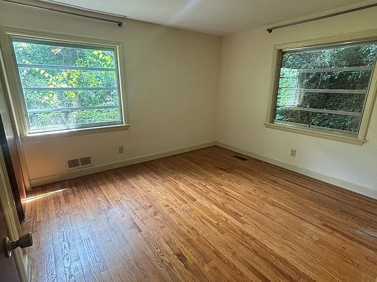 21 Red Bird Rd — Photo 9
