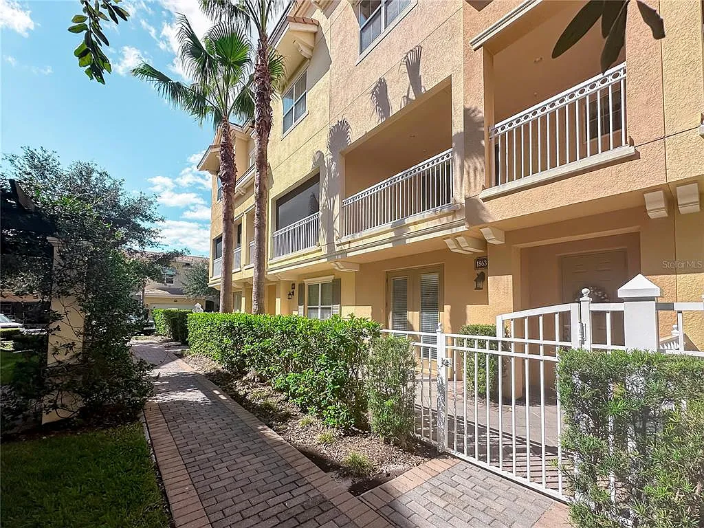 3 bed, 3.5 bath, 2187 sqft, $3,100 — Photo 2