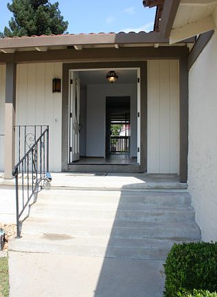 2nd image of 2031 Commodore Dr