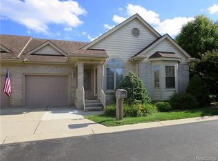 33 Hickory Ct, Dearborn Heights, MI 48127