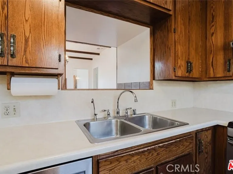 609 Alexander St — Photo 13