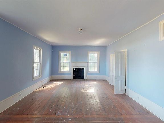 5th image of 113 E Seven Pines St