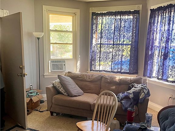 4th image of 702 Vine St
