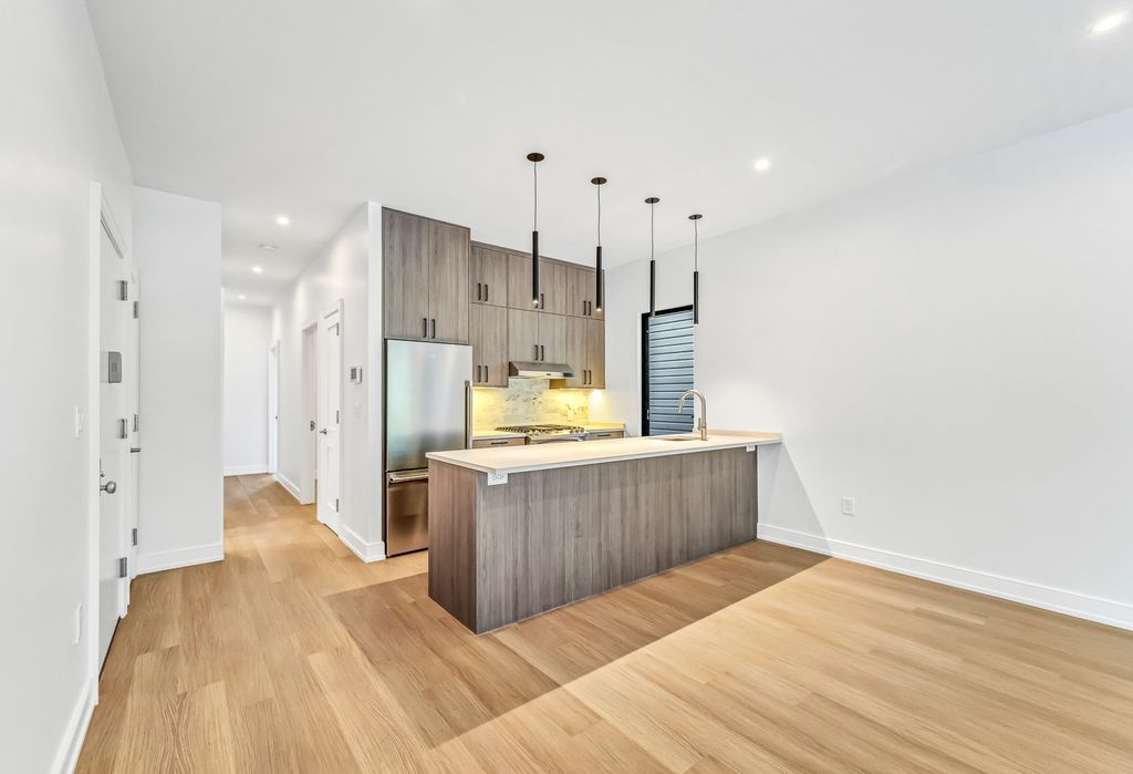 3 BR in Astoria
