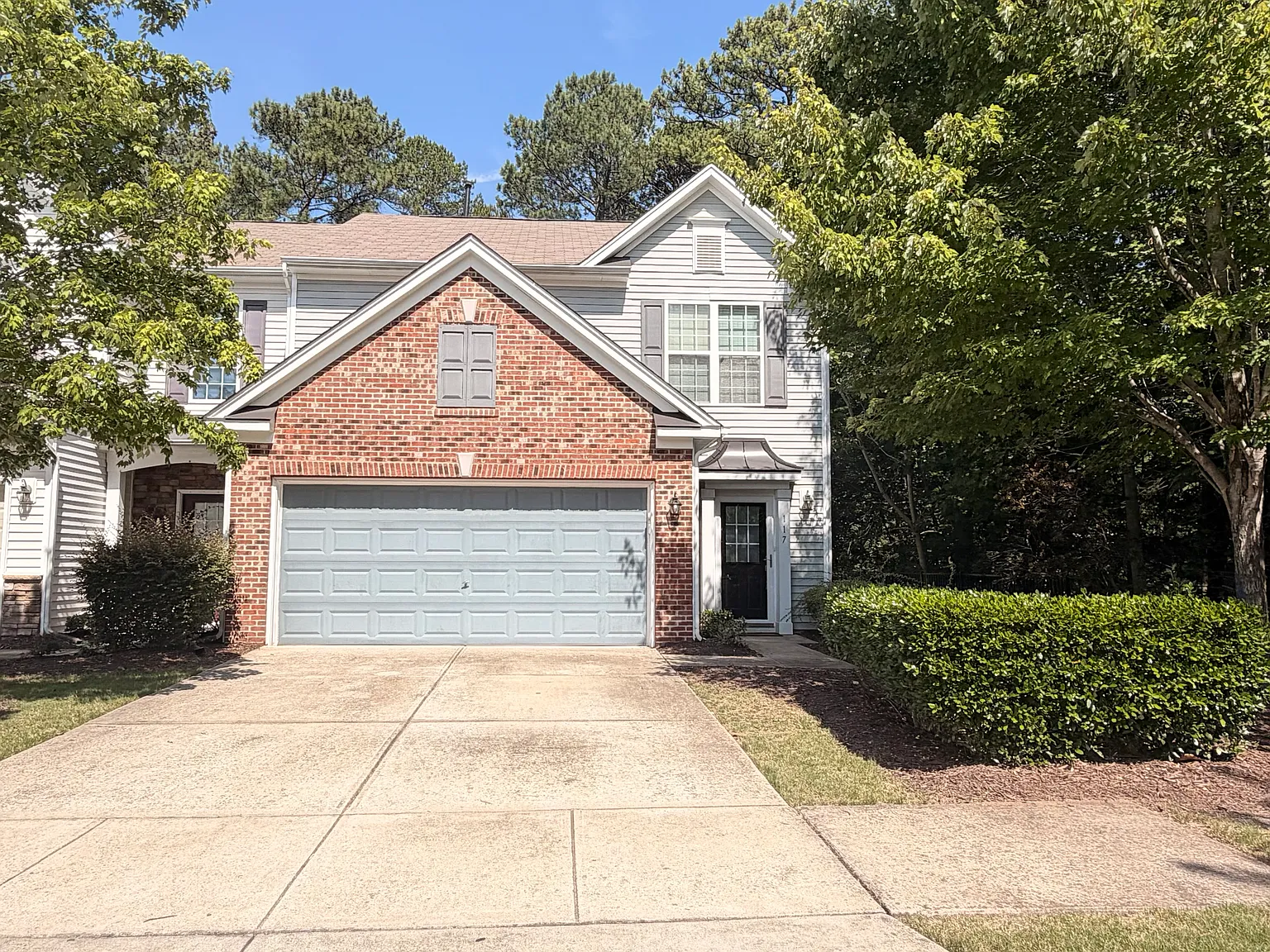 117 Inisfree Pl — Photo 1