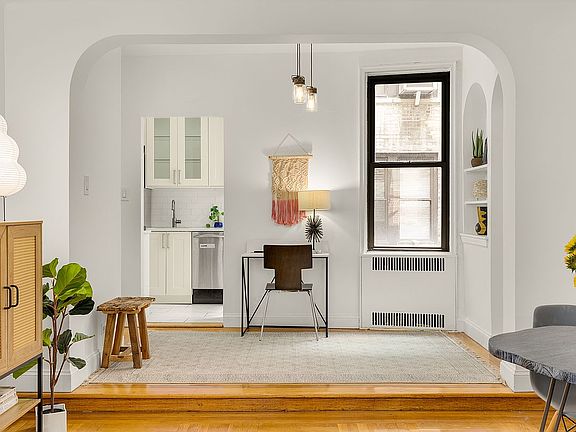 2nd image of 225 W 25th St APT 3C