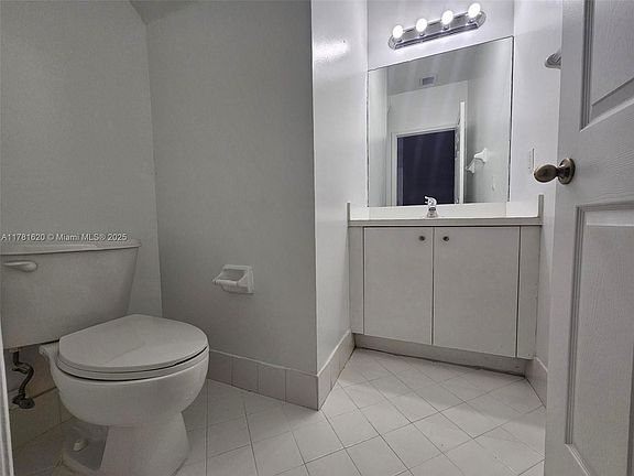 5th image of 1005 NE 42nd Ave