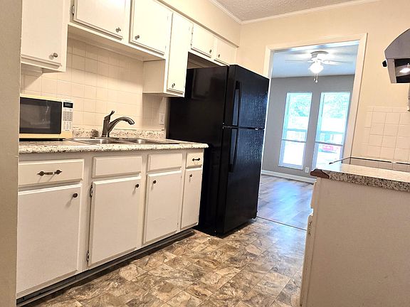 3rd image of 8521 Baron Dr