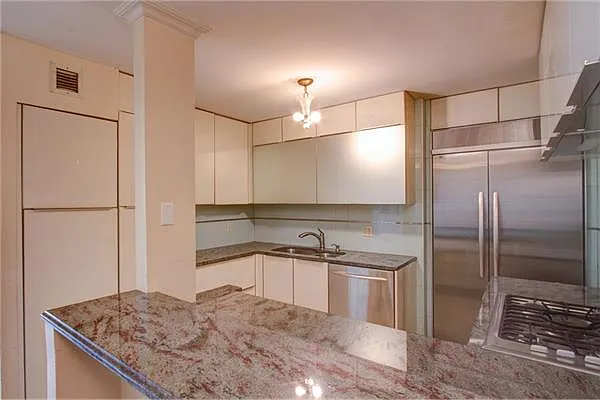 Sold by TNG Nassimi Realty | media 33