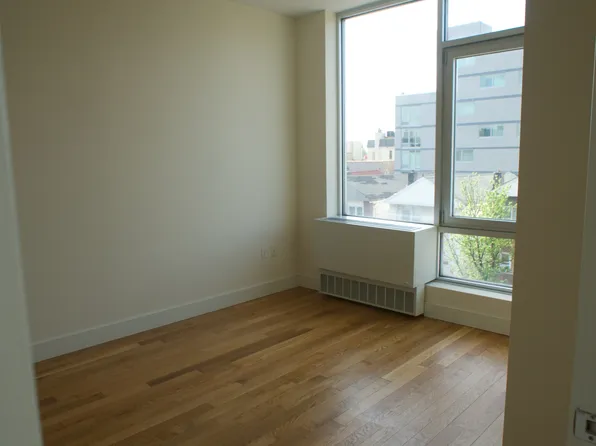 108 Neptune Avenue image 15 of 16