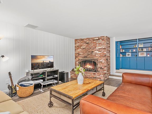 5th image of 1249 Larch St