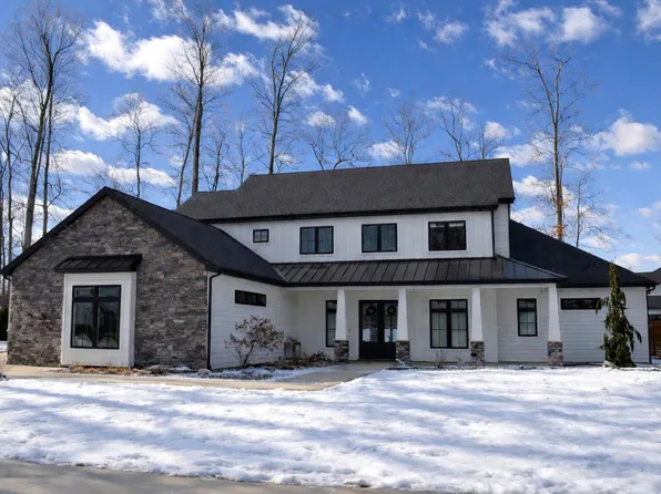 169 Anmer Hall, Fort Wayne, IN 46845