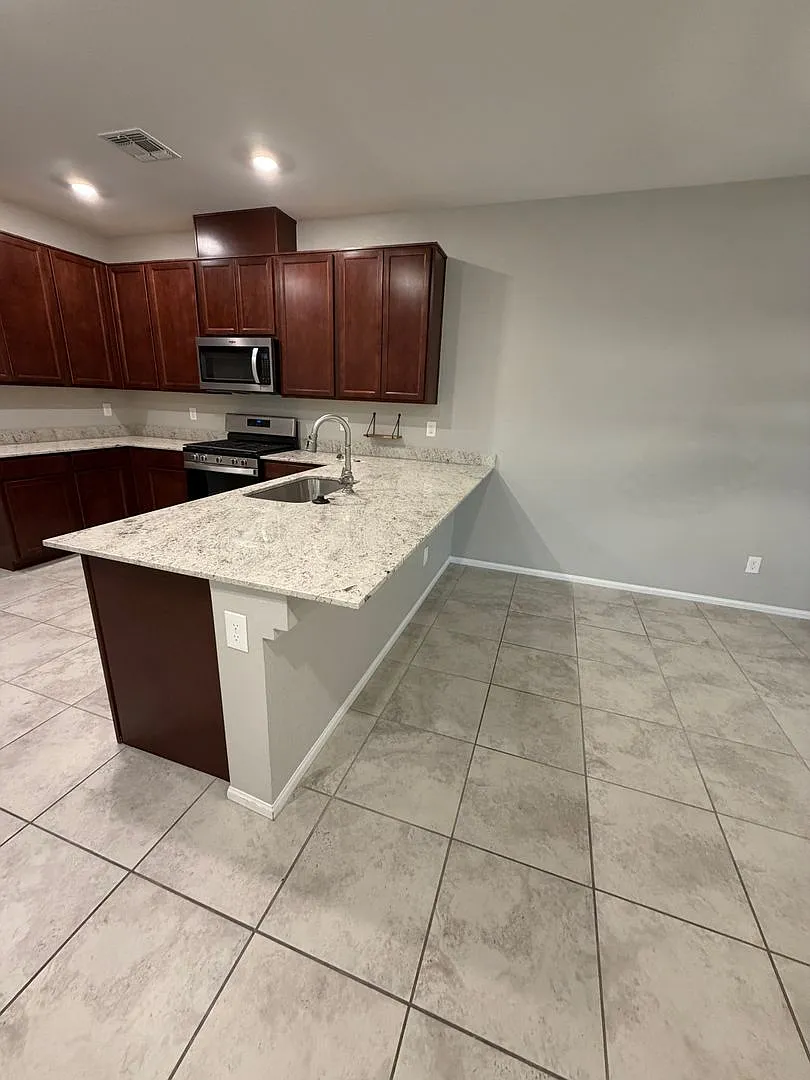 Americana Property Mgmt - Beautiful 2 Story 3-Beds Townhouse In Tule Springs — Photo 3