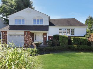 48 Convent Rd, Syosset, NY 11791