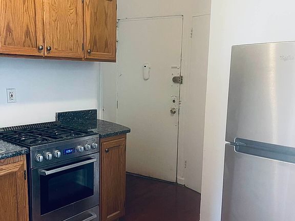 4th image of 717 E 5th St APT 5B