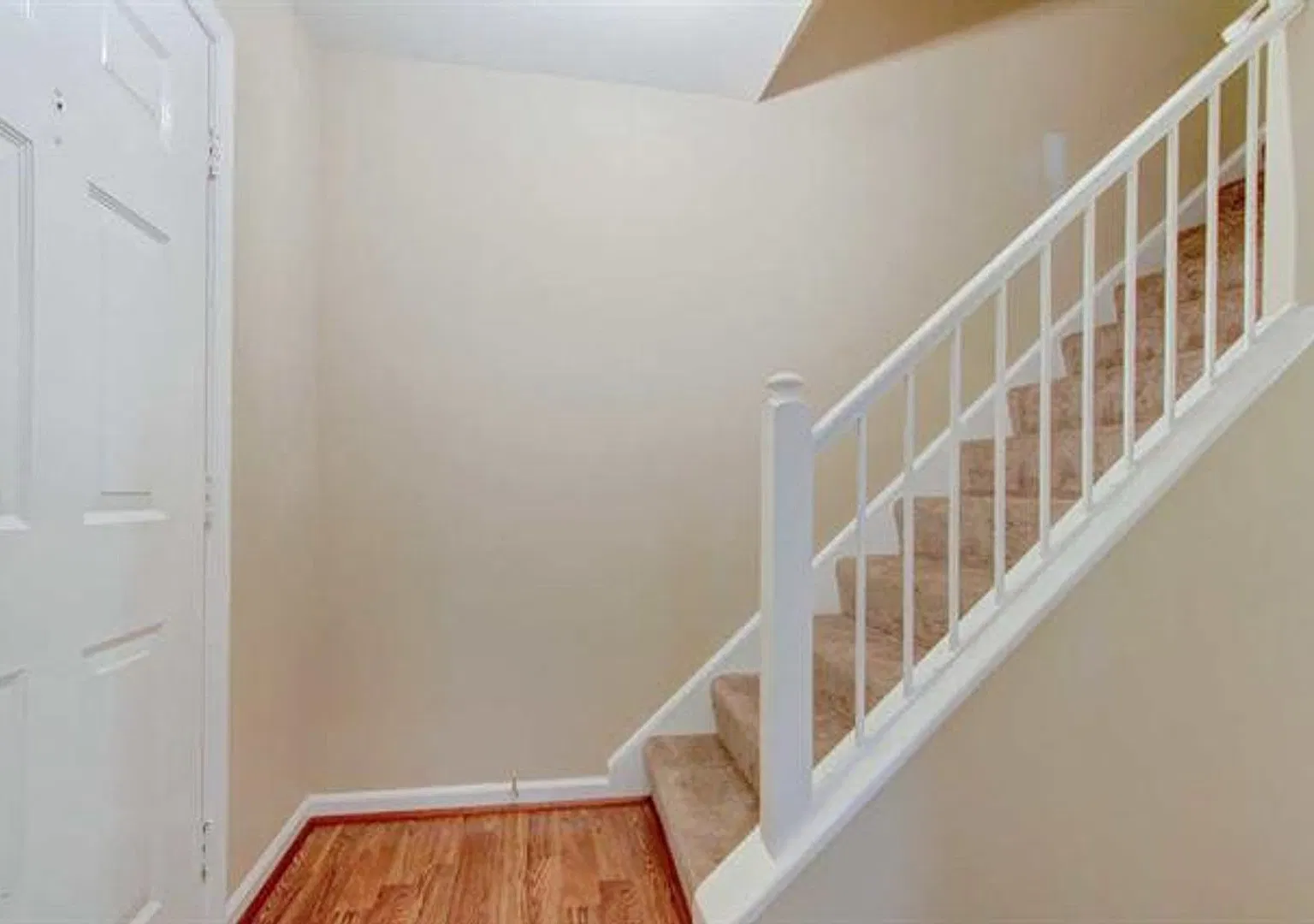 Great Blacksburg Townhome Ideal for Student Living — Photo 2