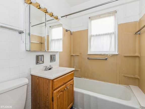 5th image of 6142 W School St