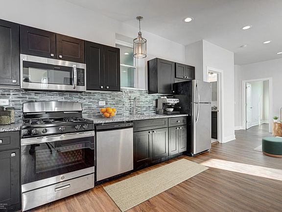 4th image of 3135 W Montrose Ave #4352-2