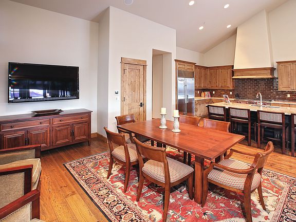 4th image of 213 Wildflower Ln