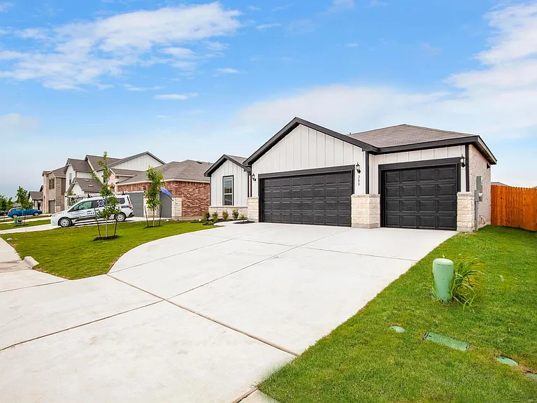 200 Janice Rd — Photo 1