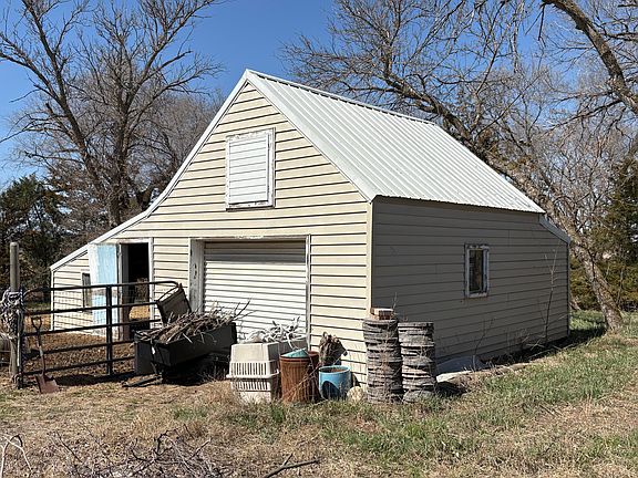 5th image of 414 W Main St