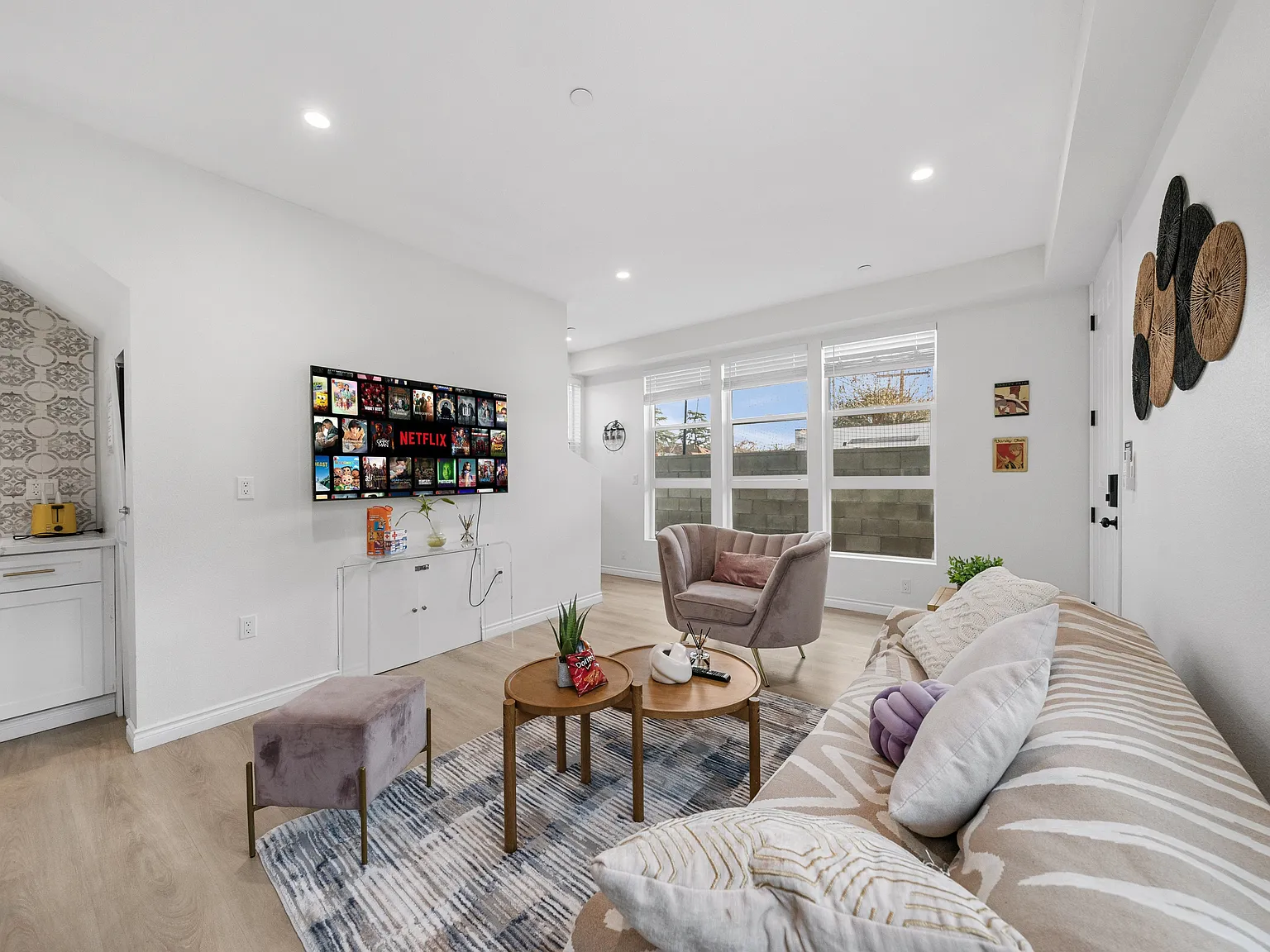3 bed, 1200 sqft, $5,500 — Photo 3