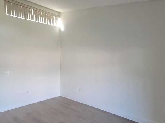 5th image of 14211 Kendale Lakes Cir