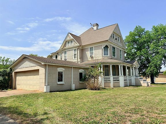 2nd image of 402 Cedar St
