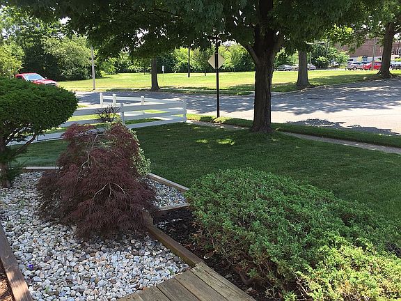 4th image of 327 Duck Pond Dr S