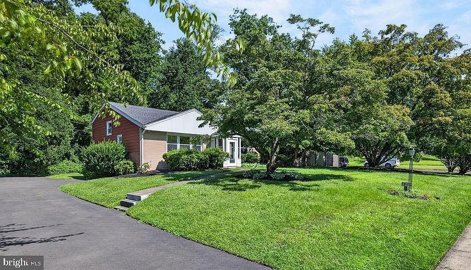 1st image of 840 Pembroke Rd
