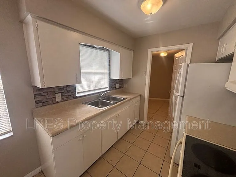 2437 Chase Ave #A — Photo 9