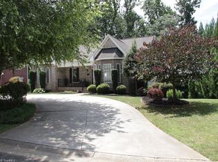 4634 Pebble Lake Dr, Pfafftown, NC 27040