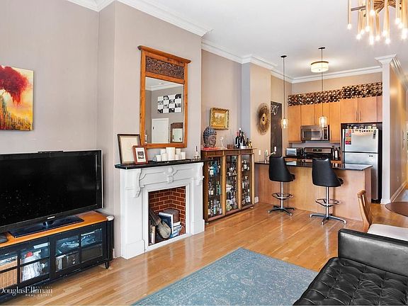 2nd image of 206 Montrose Ave #1