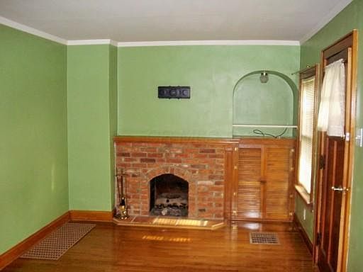 3rd image of 575 Wrexham Ave