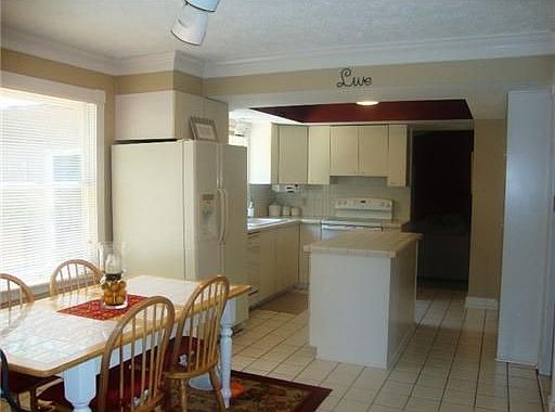 5th image of 4462 Seneca Dr