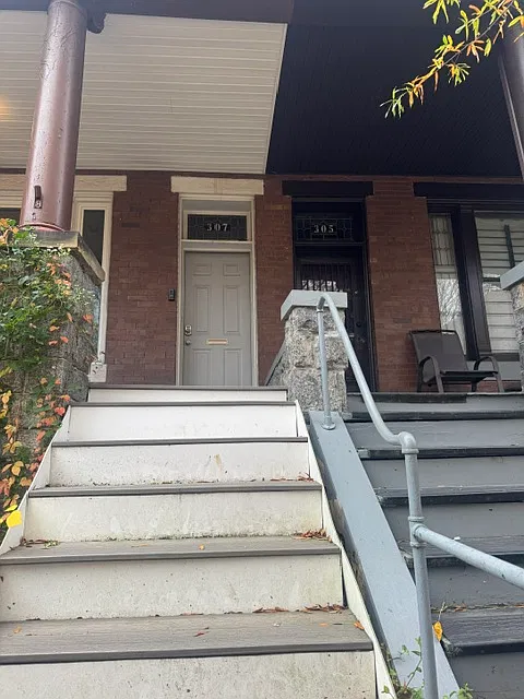 307 E 33rd St