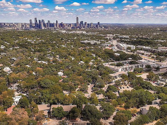 Minutes from Downtown Austin