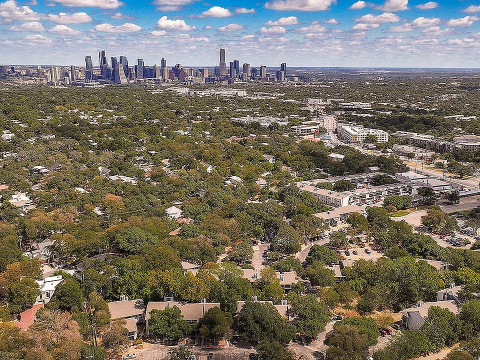Minutes from Downtown Austin