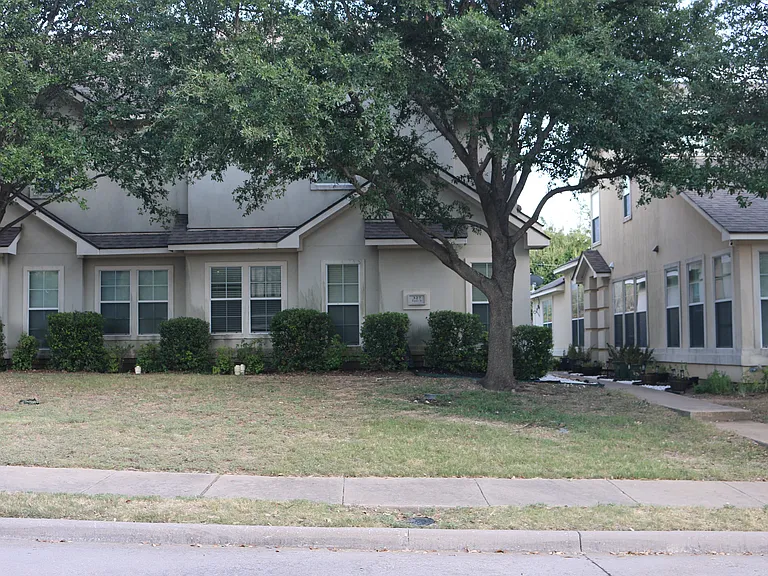 327 Regency Dr — Photo 21