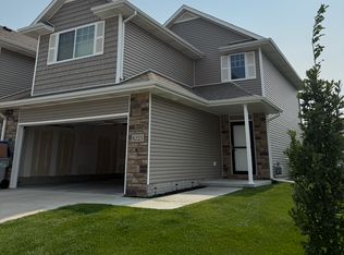 8223 Broken Ridge Dr, Lincoln, NE 68526