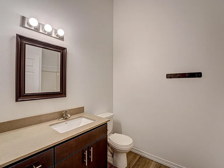 560 1st Ave N #105 — Photo 7