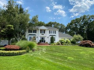 30 Rolling Hills Dr, Nesconset, NY 11767