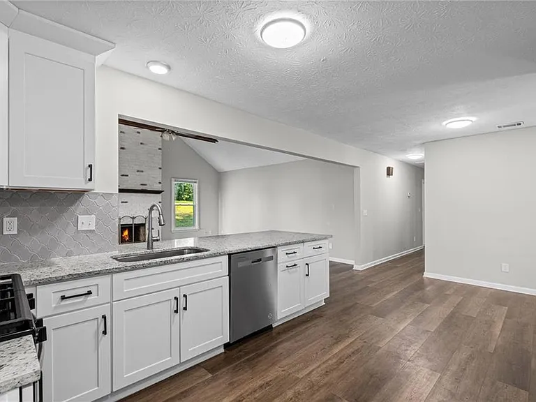 1194 Meadow Oaks Dr NW — Photo 15