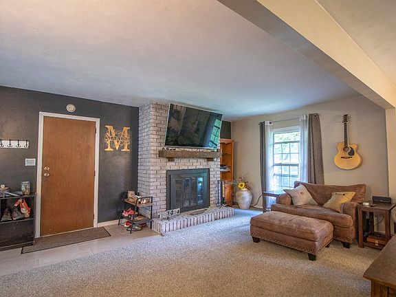 5th image of 104 Hillcrest Dr